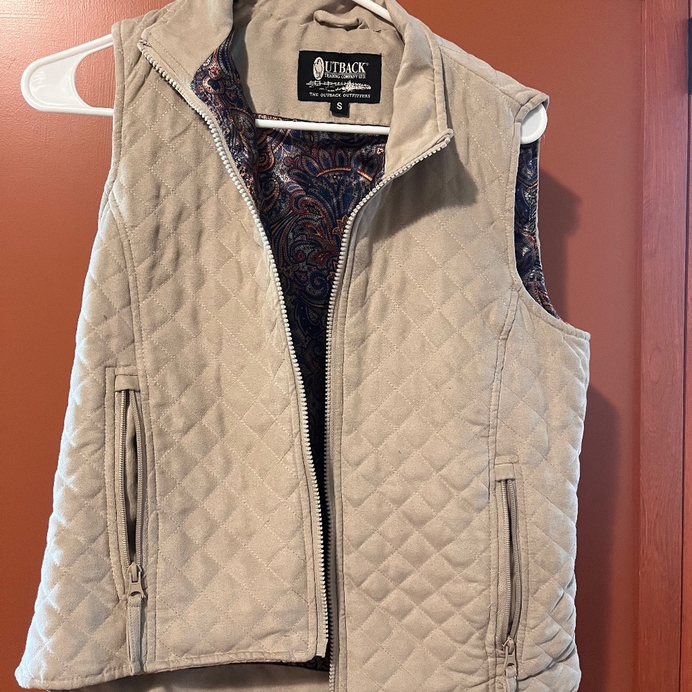 Outback Trading Grand Prix Quilted Vest with Soft Paisley Linning Women's Size S